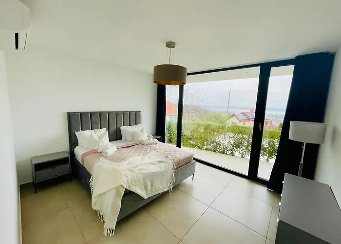 וילה Kisfaludy Balatonalmádi